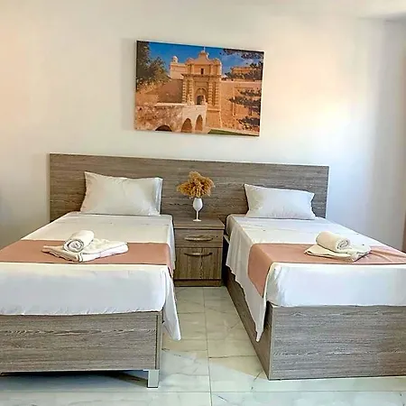 Hotel apartamentowy For Rest St Paul's Bay
